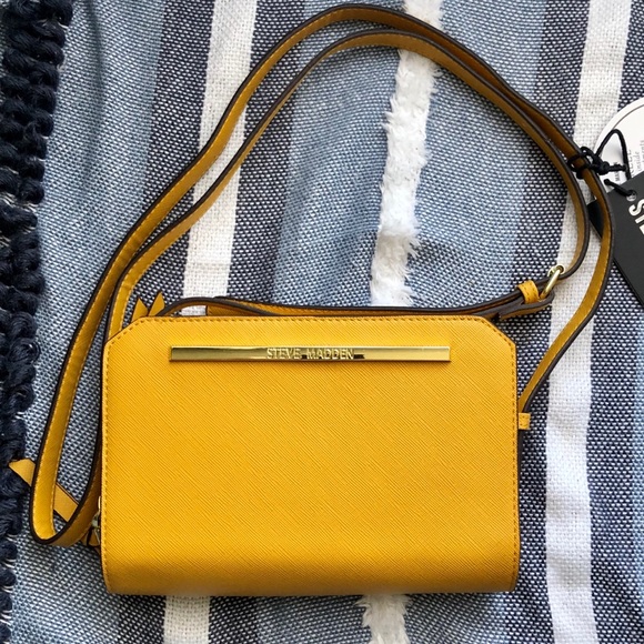 Steve Madden Handbags - Steve Madden Mini Crossbody Wallet Compartment